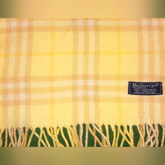 New 100% LambsWool Yellow and Beige Authentic Burberry Scarf - Picture 1 of 4